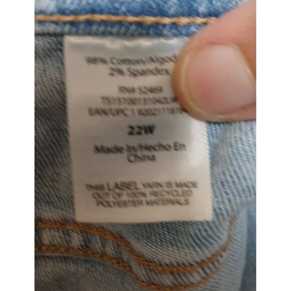 Terra & Sky denim Bermuda shorts Size  22 W  high rise light wash distressed - Picture 9 of 10